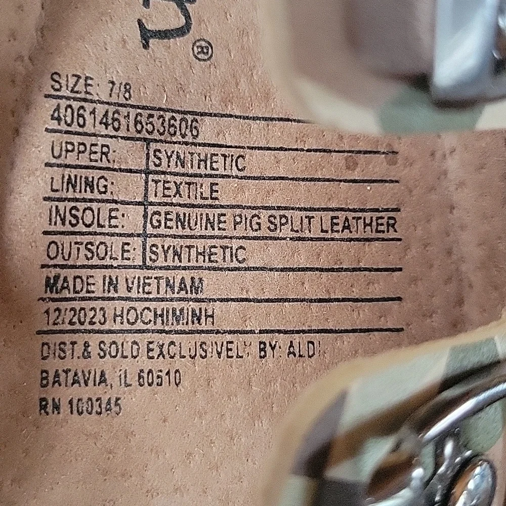 NWOT, Lily & Dan camo sandals, size 7/8